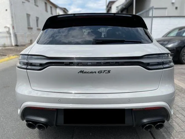 PORSCHE Macan Image 1